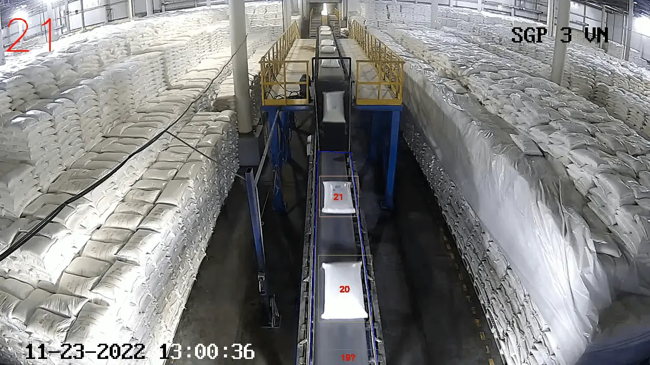 Sack counting system for bulk loading and shipment verification Automated bag counting on conveyor loading line — CamContador